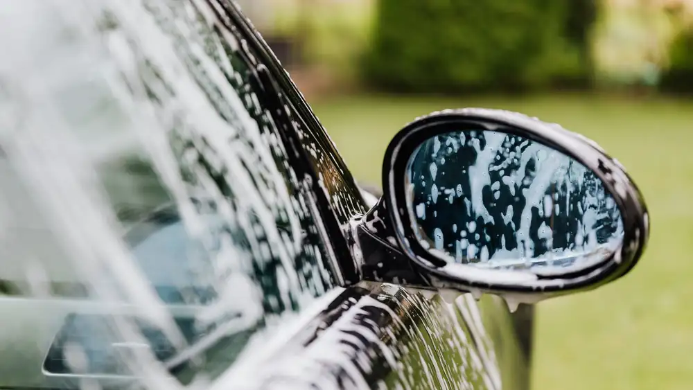 Les accessoires de nettoyage auto indispensables